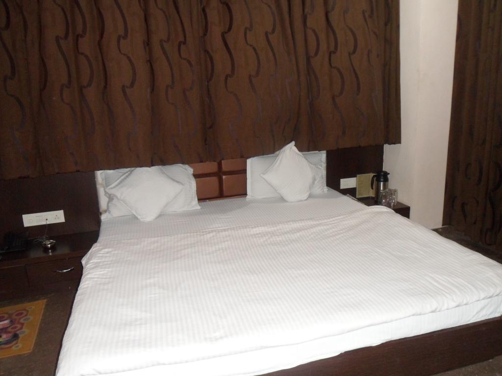 Hotel Silver Plaza Ahmedabad Chambre photo
