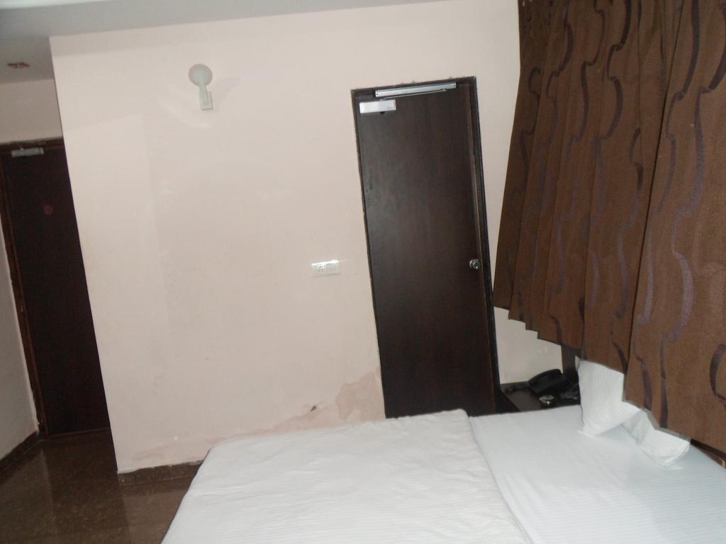 Hotel Silver Plaza Ahmedabad Chambre photo